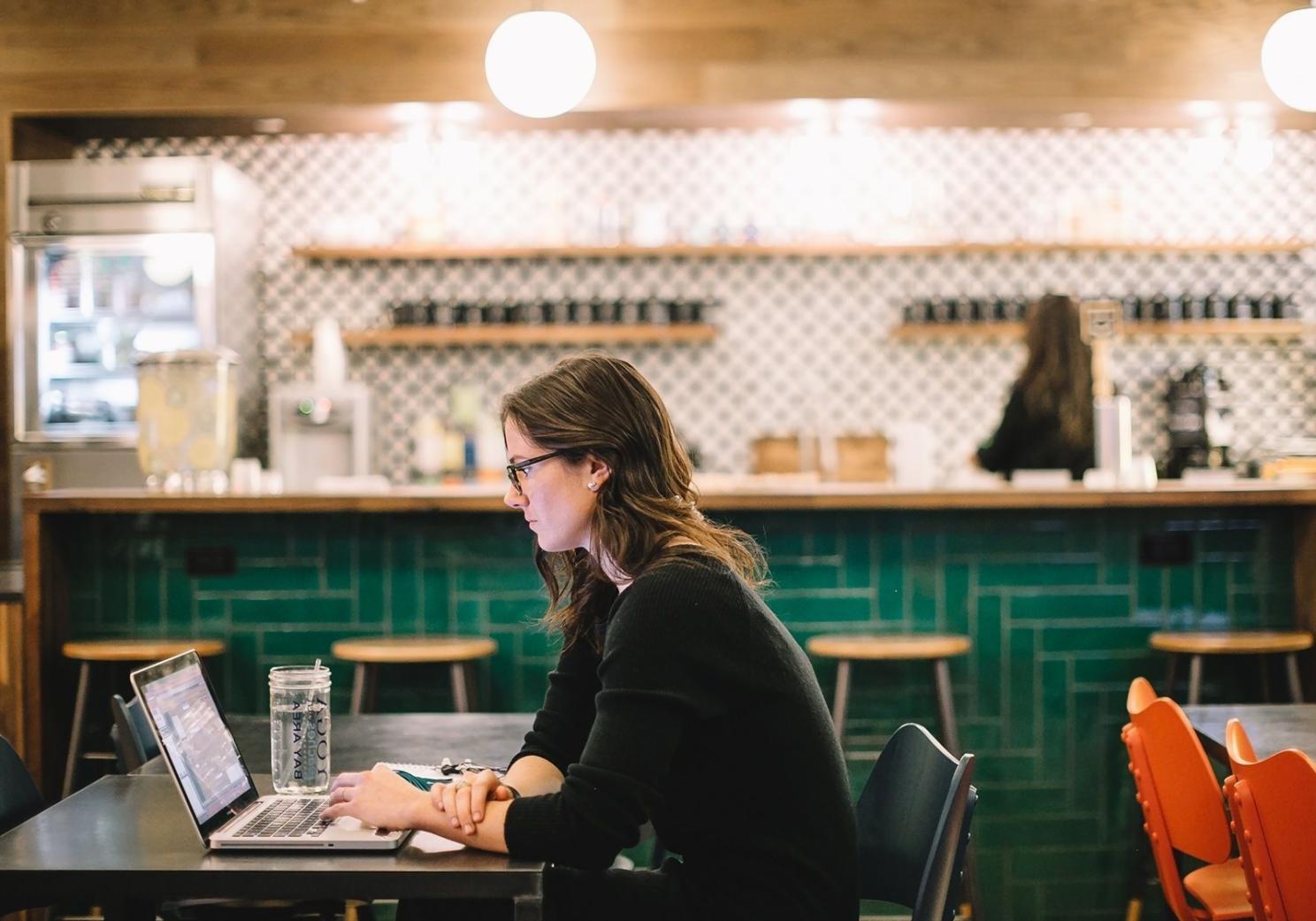 Zespół pracujący nad analizą finansową projektu